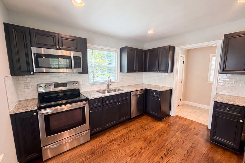 Photo 6 of 17 of 1712 N Roxboro St, Durham, NC