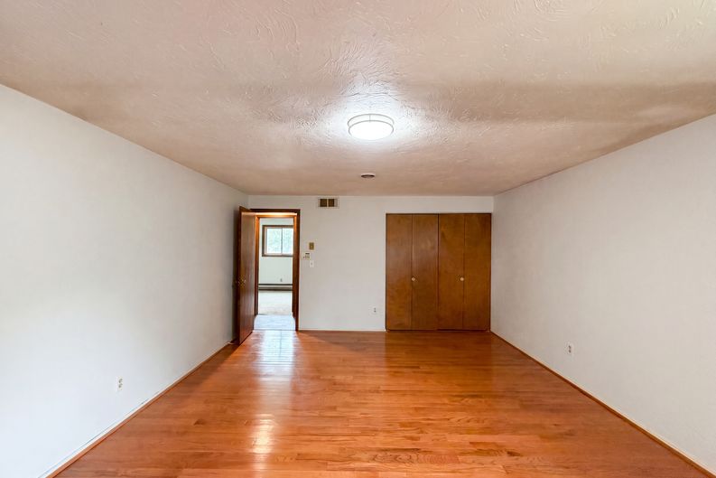 Photo 18 of 25 of 1015 Kingsway Dr, Lorain, OH