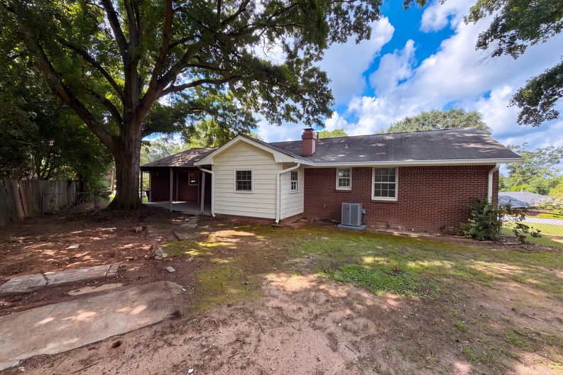 Photo 5 of 21 of 1276 Robin Rd NE, Conyers, GA