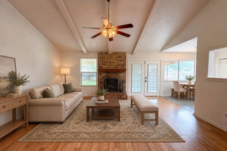Photo 3 of 16 of 1803 Frontier Trl, Round Rock, TX