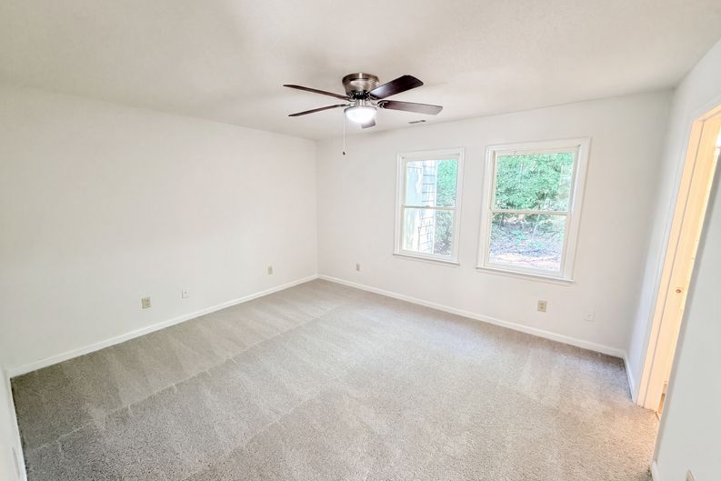 Photo 14 of 26 of 1150 Magnolia Way SE, Smyrna, GA