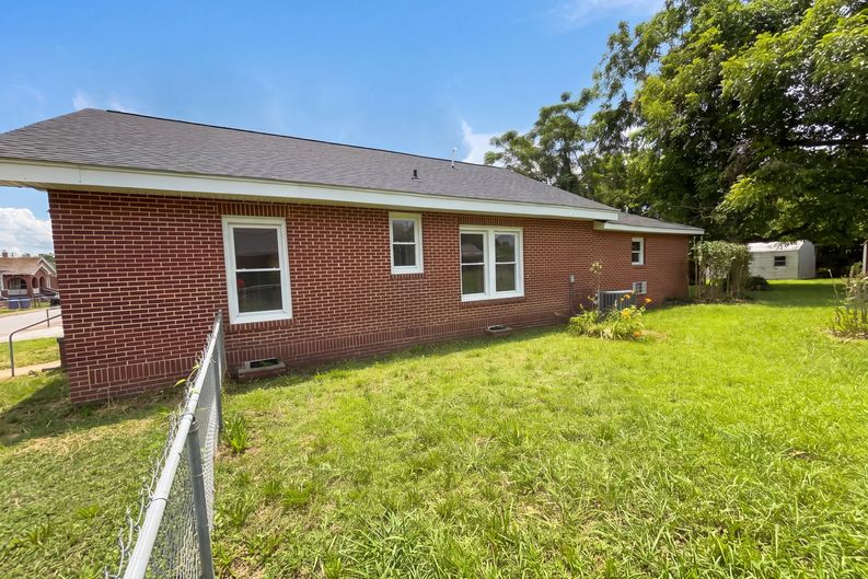 Photo 5 of 19 of 112 Sherard Ave, Ninety Six, SC