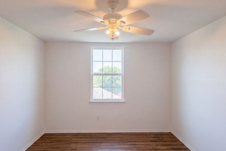 Photo 9 of 19 of 7712 Redbrush, Temple, TX
