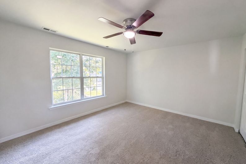 Photo 4 of 19 of 3016 Heather Ridge Dr, Henrico, VA