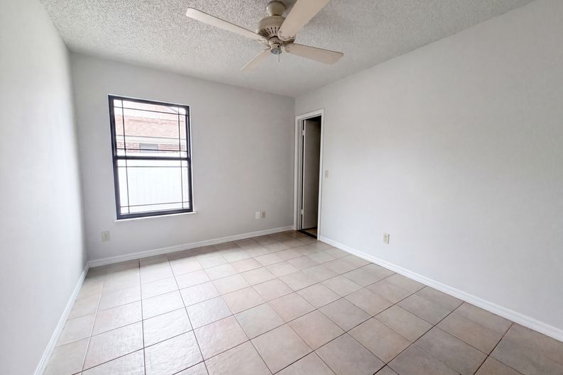 Photo 10 of 17 of 2441 Longwood St, Orange Park, FL