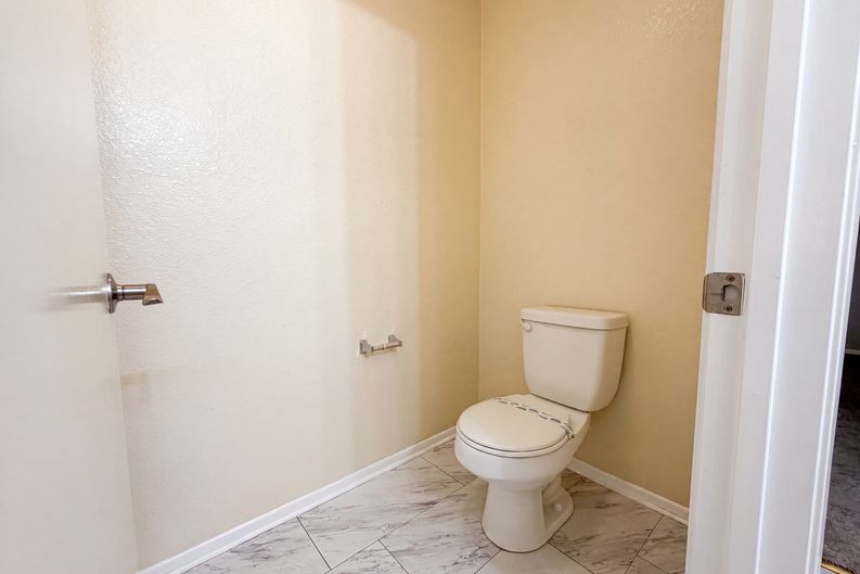 Photo 14 of 27 of 18792 Dogwood Ct, Adelanto, CA