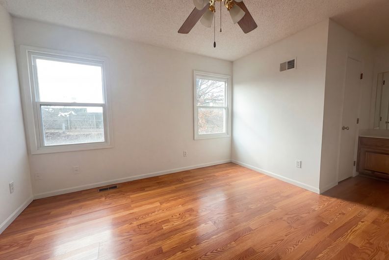 Photo 11 of 27 of 14110 Lora St, Smithville, MO