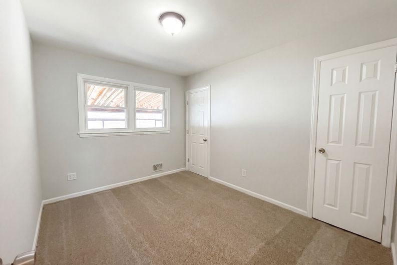 Photo 11 of 19 of 29212 Ursuline St, Saint Clair Shores, MI