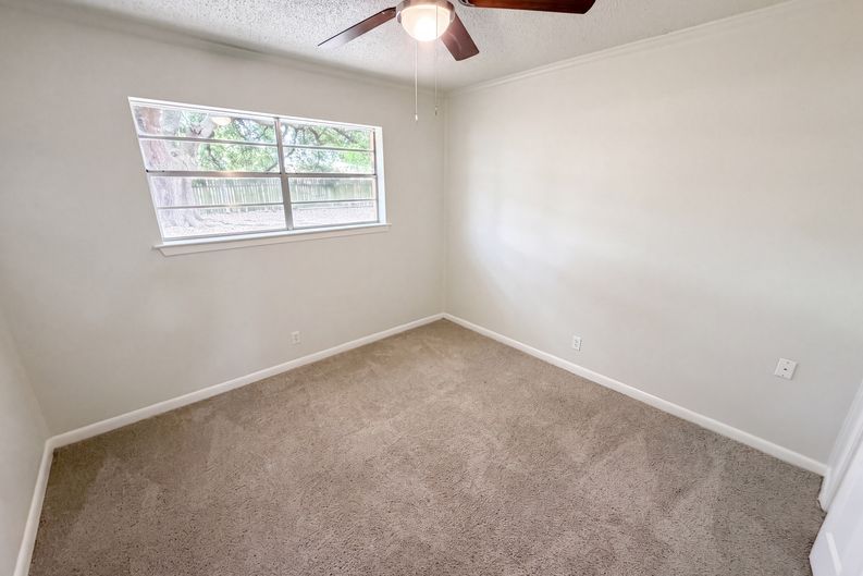Photo 9 of 21 of 912 S 23rd St, Nederland, TX