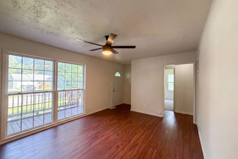 Photo 8 of 13 of 11615 W 68th St, Shawnee, KS