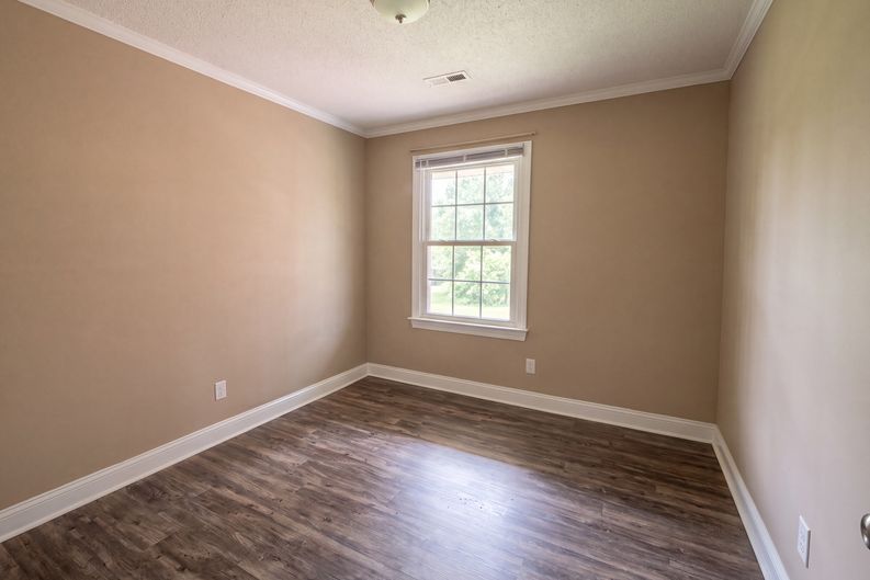 Photo 11 of 21 of 2401 N Hills Dr, New Bern, NC