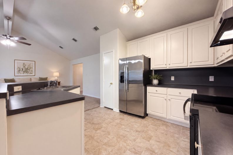 Photo 10 of 23 of 16331 Long Valley Ct, Conroe, TX