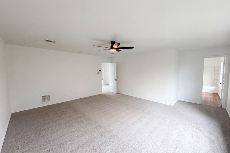 Photo 4 of 20 of 5406 S Hearsey Dr, Austin, TX