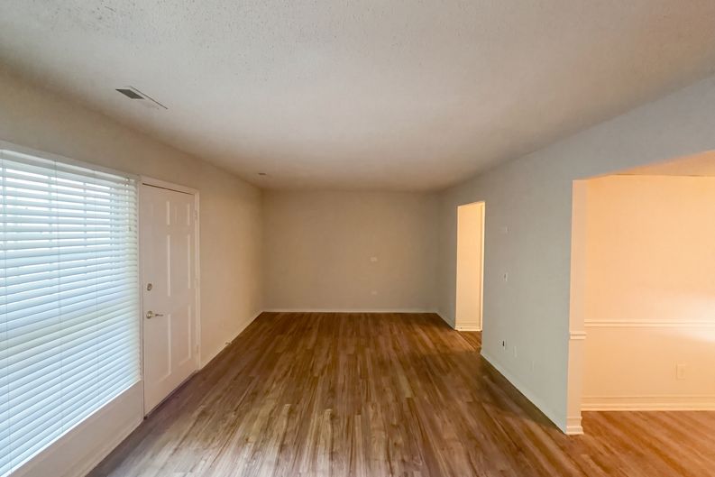Photo 6 of 21 of 3229 Regents Park Ln, Greensboro, NC