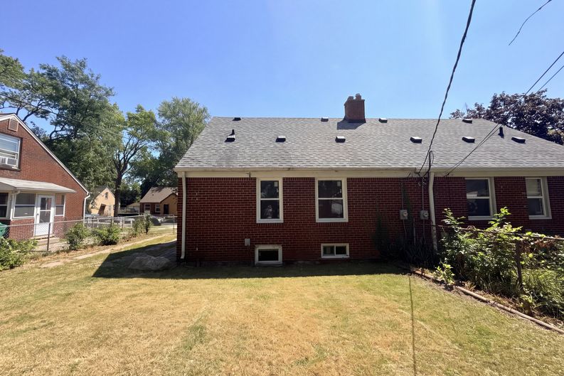 Photo 5 of 19 of 23089 Brittany Ave, Eastpointe, MI