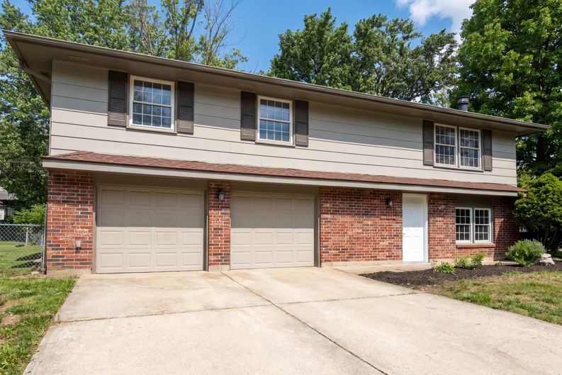 Photo 17 of 20 of 1913 NE Grant Cir, Blue Springs, MO