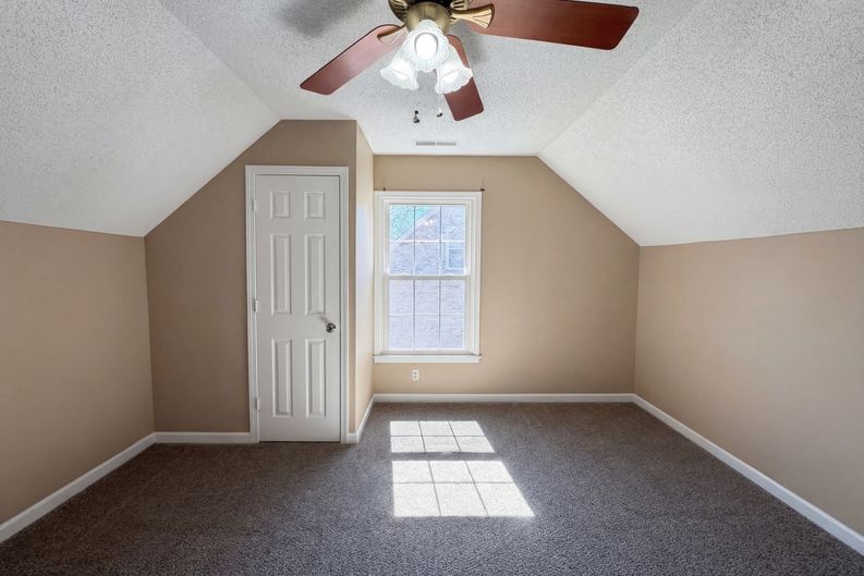 Photo 14 of 23 of 1157 Woodbridge Dr, Clarksville, TN