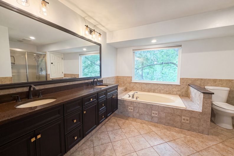 Photo 12 of 31 of 16201 Surfview Ct, Grover, MO