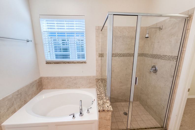 Photo 24 of 39 of 8231 Laureate Blvd, Orlando, FL