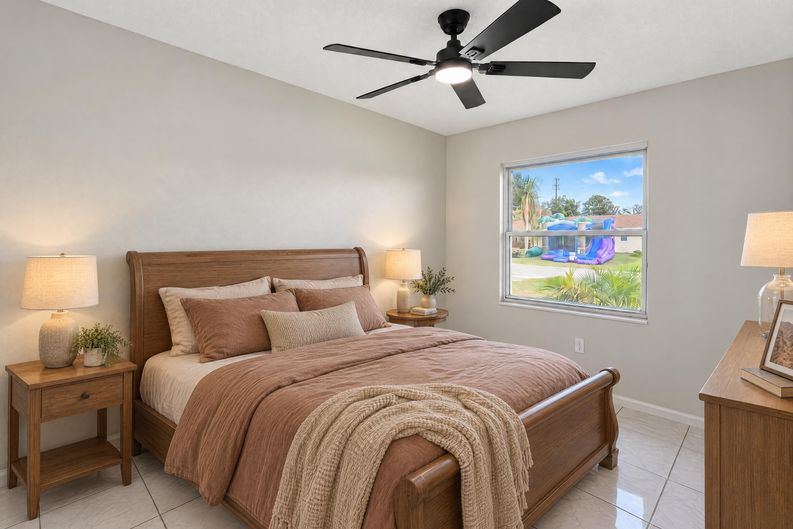 Photo 11 of 22 of 1572 Deerfield Ave, Deltona, FL