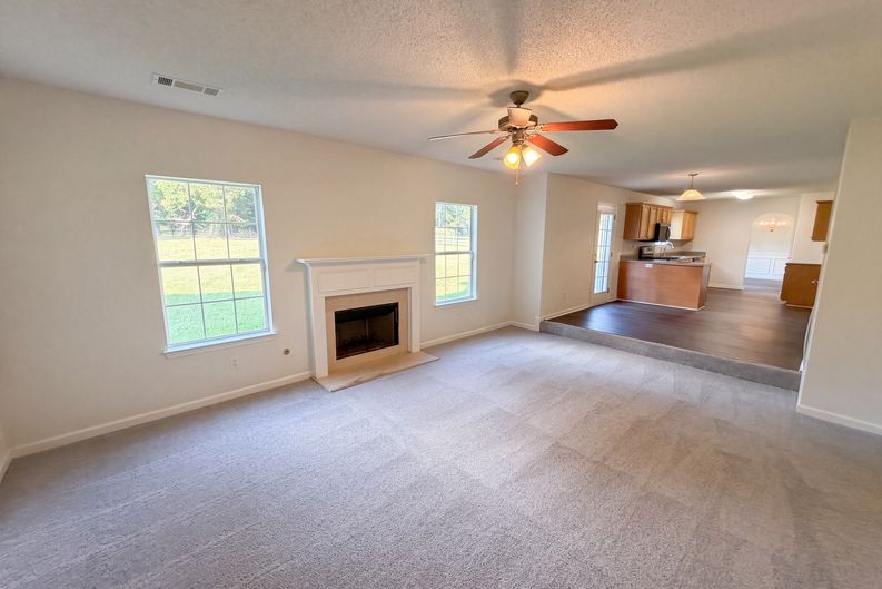 Photo 3 of 26 of 7425 Bodnant Dr, Fairburn, GA