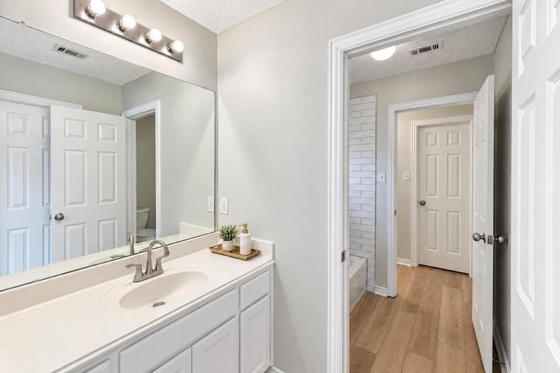 Photo 21 of 29 of 1017 Laurel Oak Dr, Flower Mound, TX