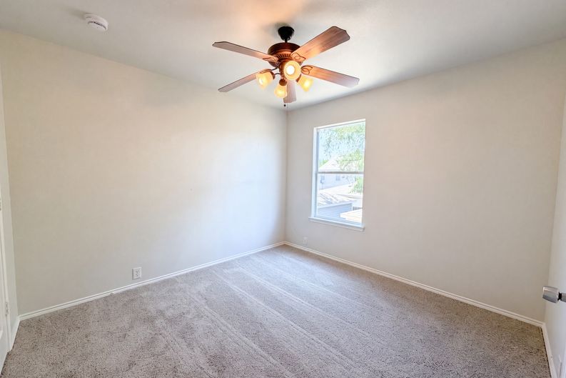 Photo 16 of 26 of 10636 Traymore Dr, Fort Worth, TX