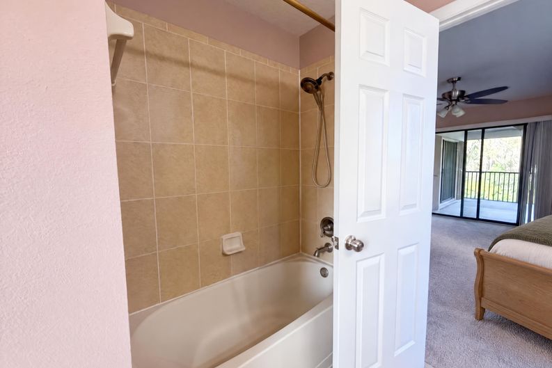 Photo 21 of 36 of 12424 Belcroft Dr, Riverview, FL
