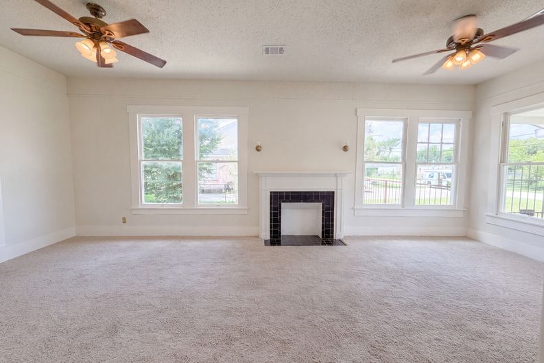 Photo 5 of 26 of 714 Bolling Ln, Houston, TX