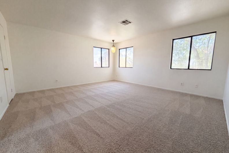 Photo 10 of 28 of 2801 Autumn Haze Ln, Las Vegas, NV