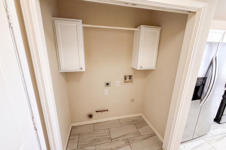 Photo 12 of 28 of 10250 Rolleston Ln, Houston, TX