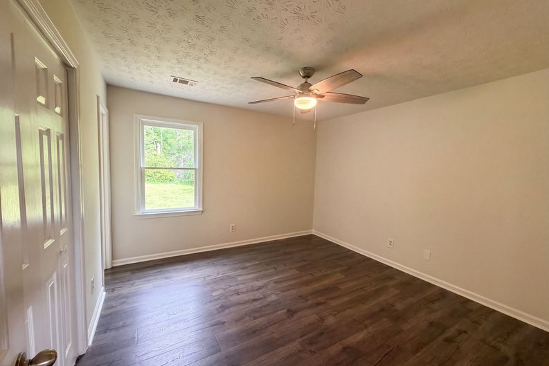 Photo 9 of 16 of 1514 Willow Gate Way, Auburn, GA