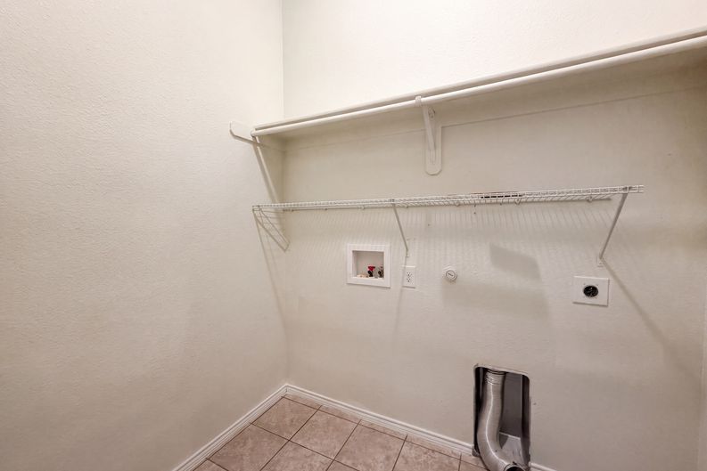 Photo 19 of 21 of 11920 Hassop Ln, Burleson, TX