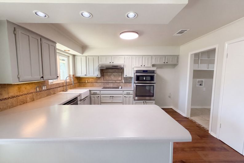 Photo 9 of 27 of 1208 Hillcrest Dr, Euless, TX