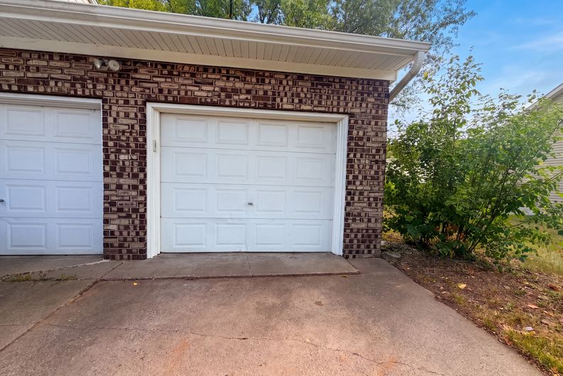 Photo 18 of 23 of 868 Wescott Sq, Eagan, MN