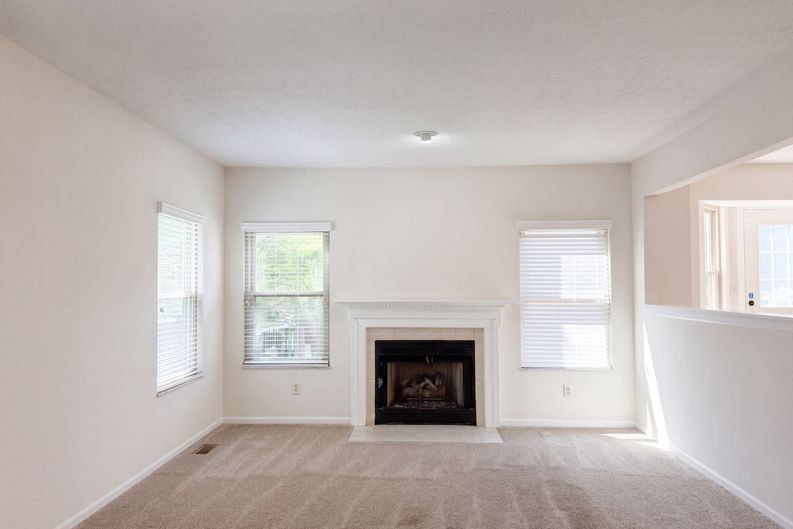 Photo 3 of 29 of 4976 Vicksburg Ln, Hilliard, OH