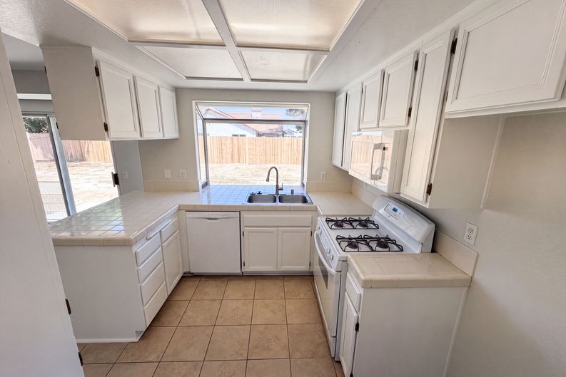 Photo 8 of 23 of 2758 Alne Dr, Hemet, CA