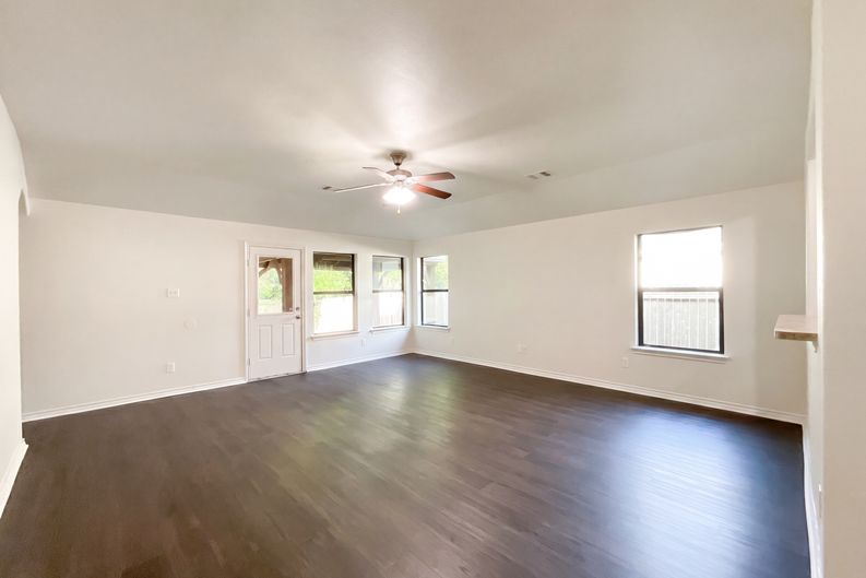 Photo 8 of 18 of 1603 Katydid Ct, Conroe, TX