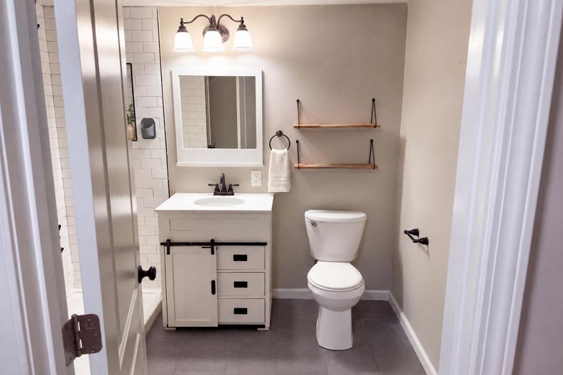 Photo 8 of 13 of 2111 Bernhurst Dr, Knoxville, TN