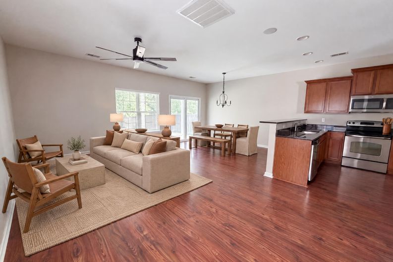 Photo 8 of 24 of 815 Parnell Ct, Columbia, SC