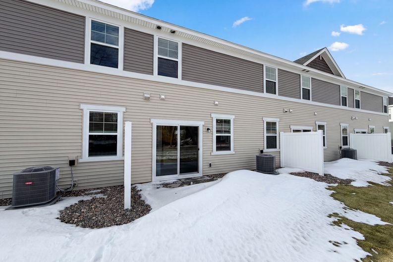 Photo 5 of 22 of 3022 Basswood St, Little Canada, MN