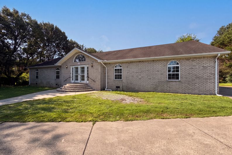 Photo 23 of 27 of 807 W Thompson Ln, Murfreesboro, TN