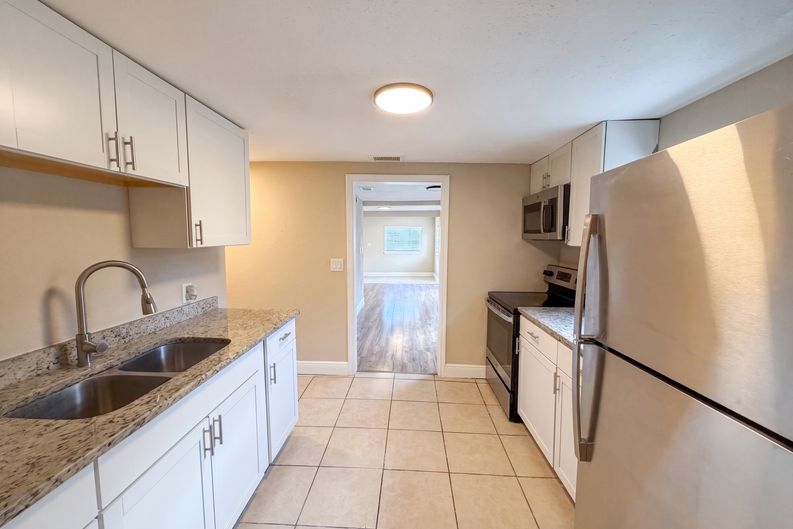 Photo 8 of 23 of 1506 W 16th St, Sanford, FL