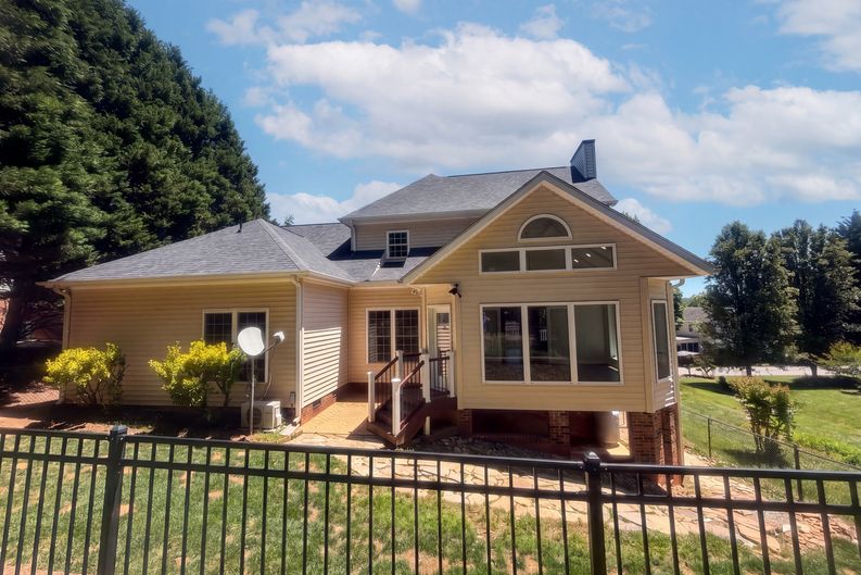 Photo 5 of 33 of 6120 Tennyson Dr, Kernersville, NC