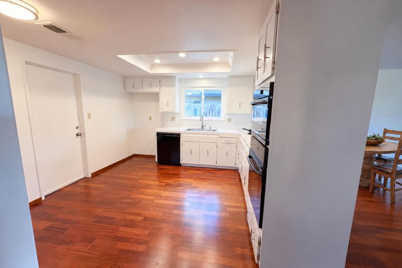Photo 6 of 36 of 6800 Havenhurst Dr, Sacramento, CA