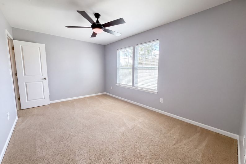 Photo 11 of 19 of 2618 Courtland Dr, Clover, SC