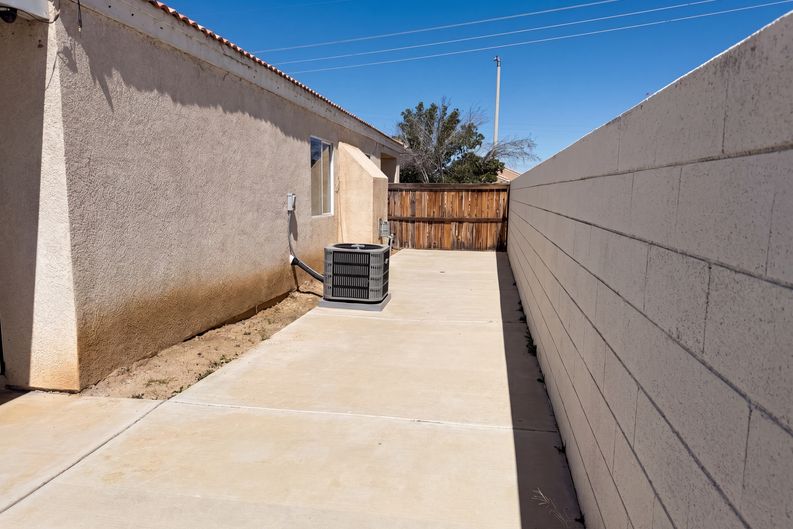 Photo 17 of 18 of 13577 Monterey Way, Victorville, CA