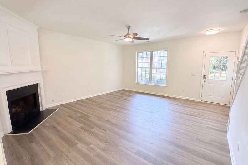 Photo 13 of 30 of 9155 Nesbit Ferry Rd, Alpharetta, GA