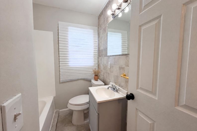 Photo 6 of 19 of 26311 Hopkins St, Inkster, MI