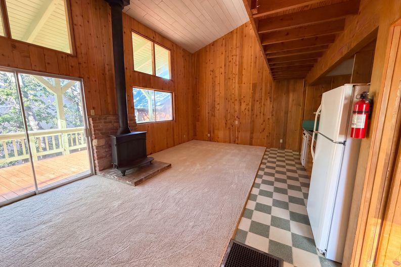 Photo 3 of 20 of 577 Oak Knoll Cir, Green Valley Lake, CA
